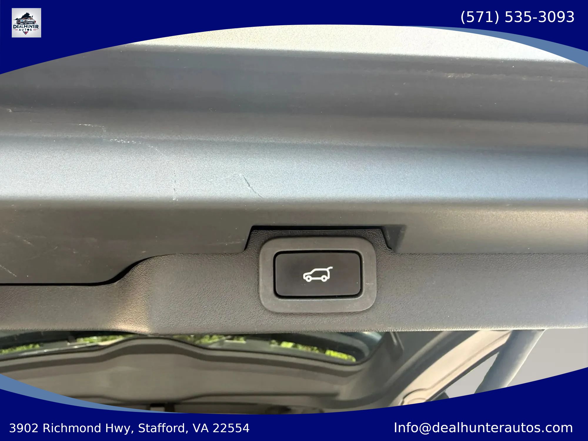 Used 2017 Land Rover Discovery HSE AWD/4WD image 13
