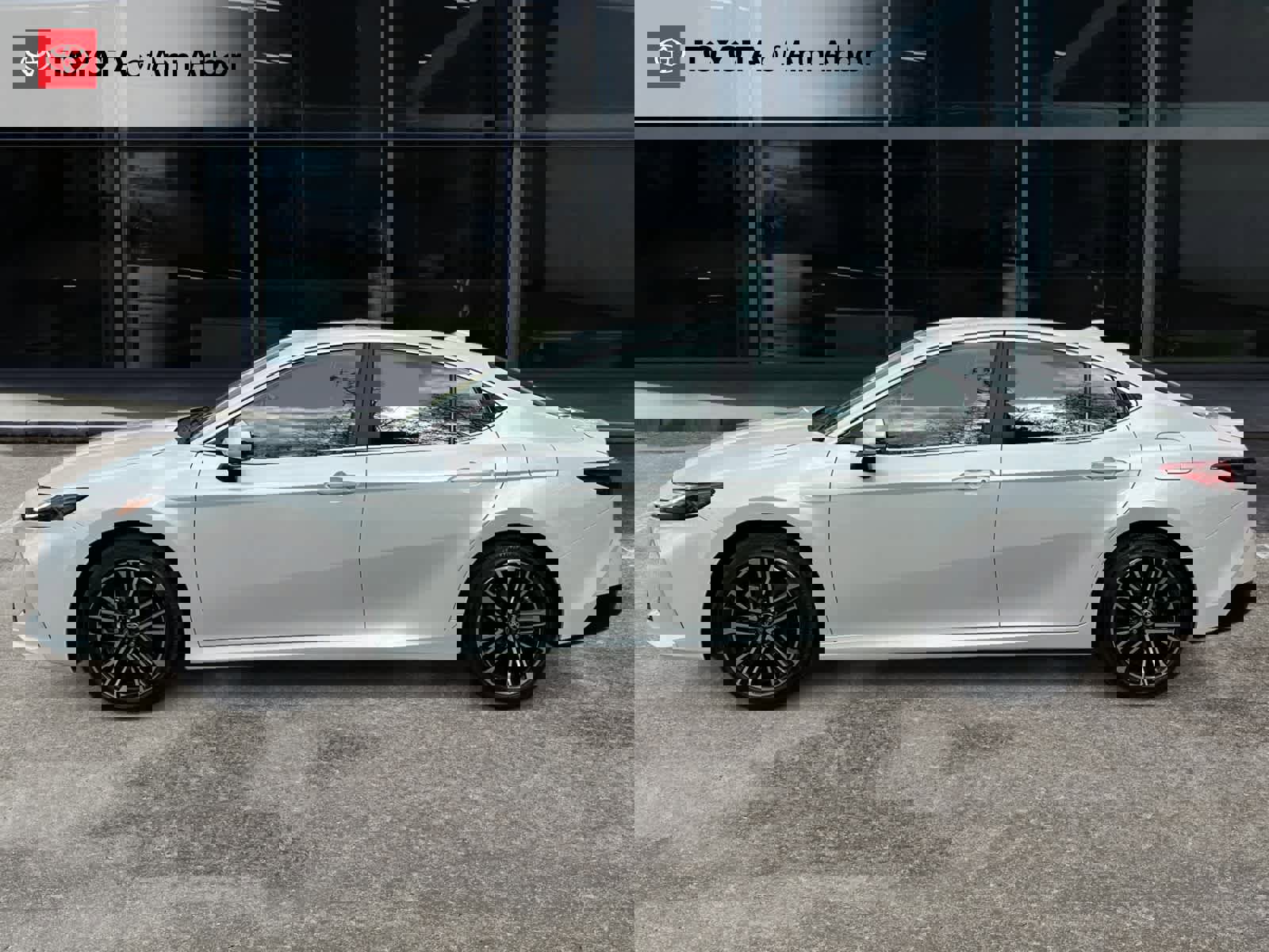 Used 2025 Toyota Camry XLE image 9