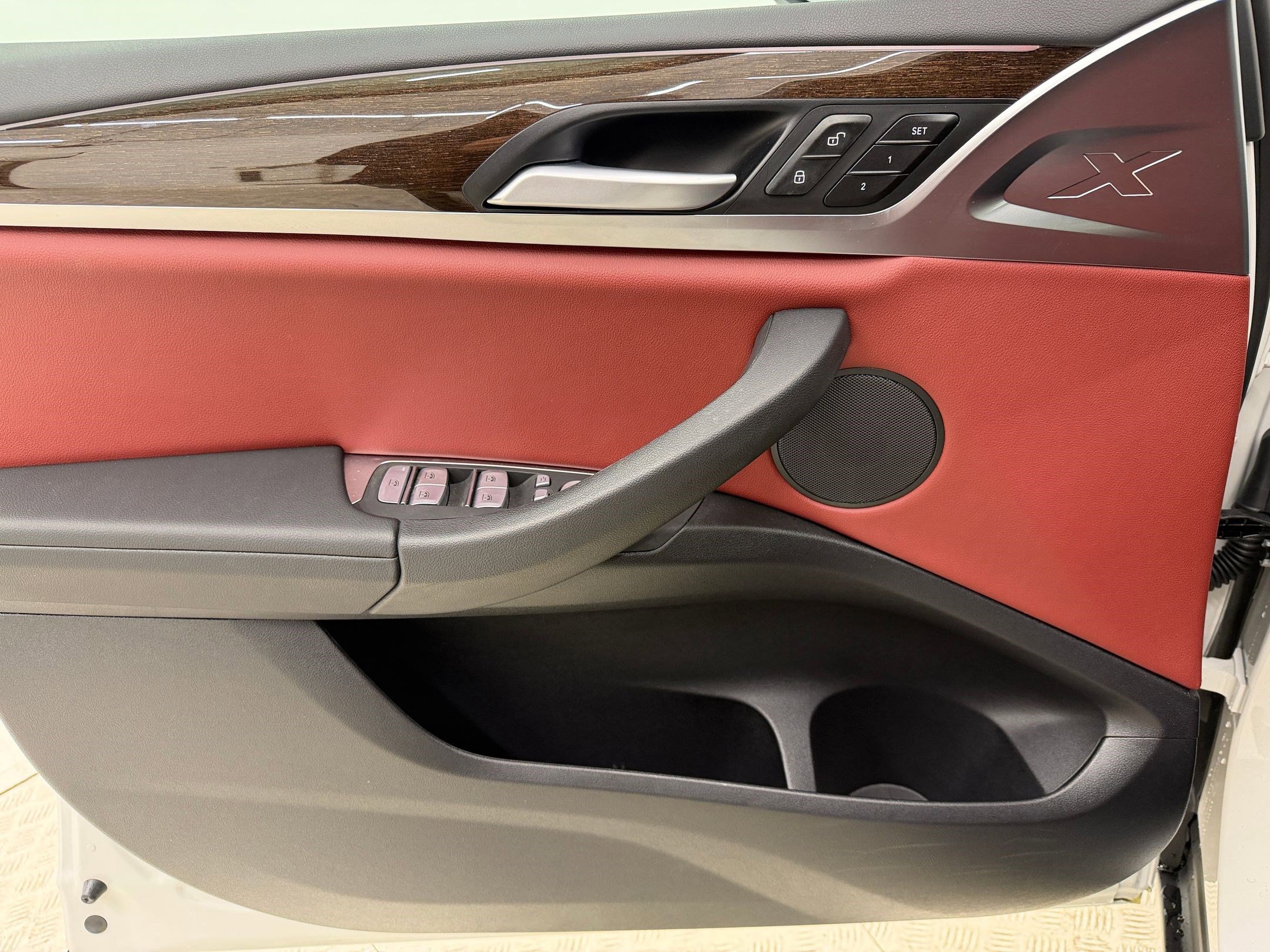 Certified 2025 BMW X4 xDrive30i w/ Premium Package image 14