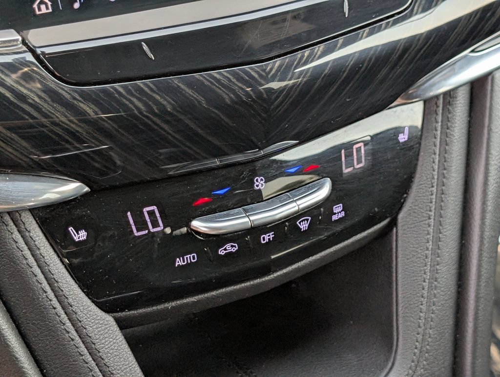 Used 2020 Cadillac XT6 Premium Luxury AWD/4WD image 28