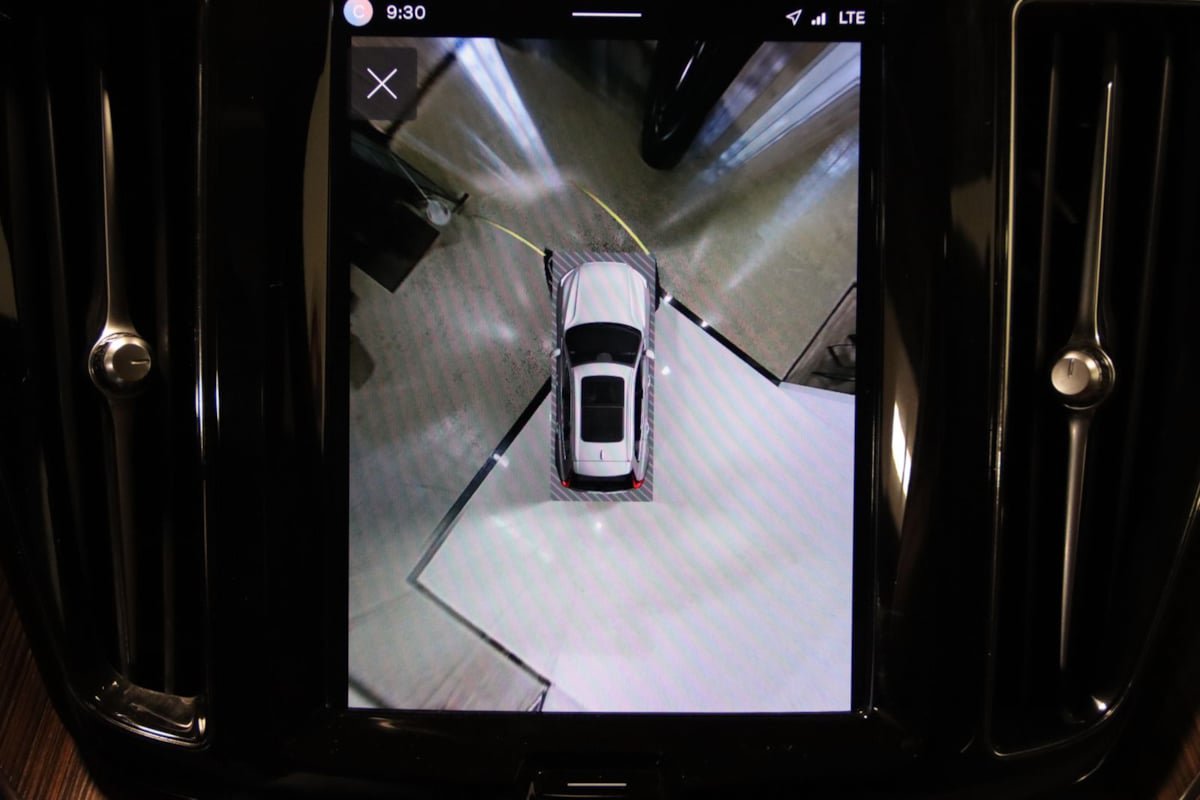 Used 2022 Volvo XC60 B5 Momentum w/ Advanced Package AWD/4WD image 19