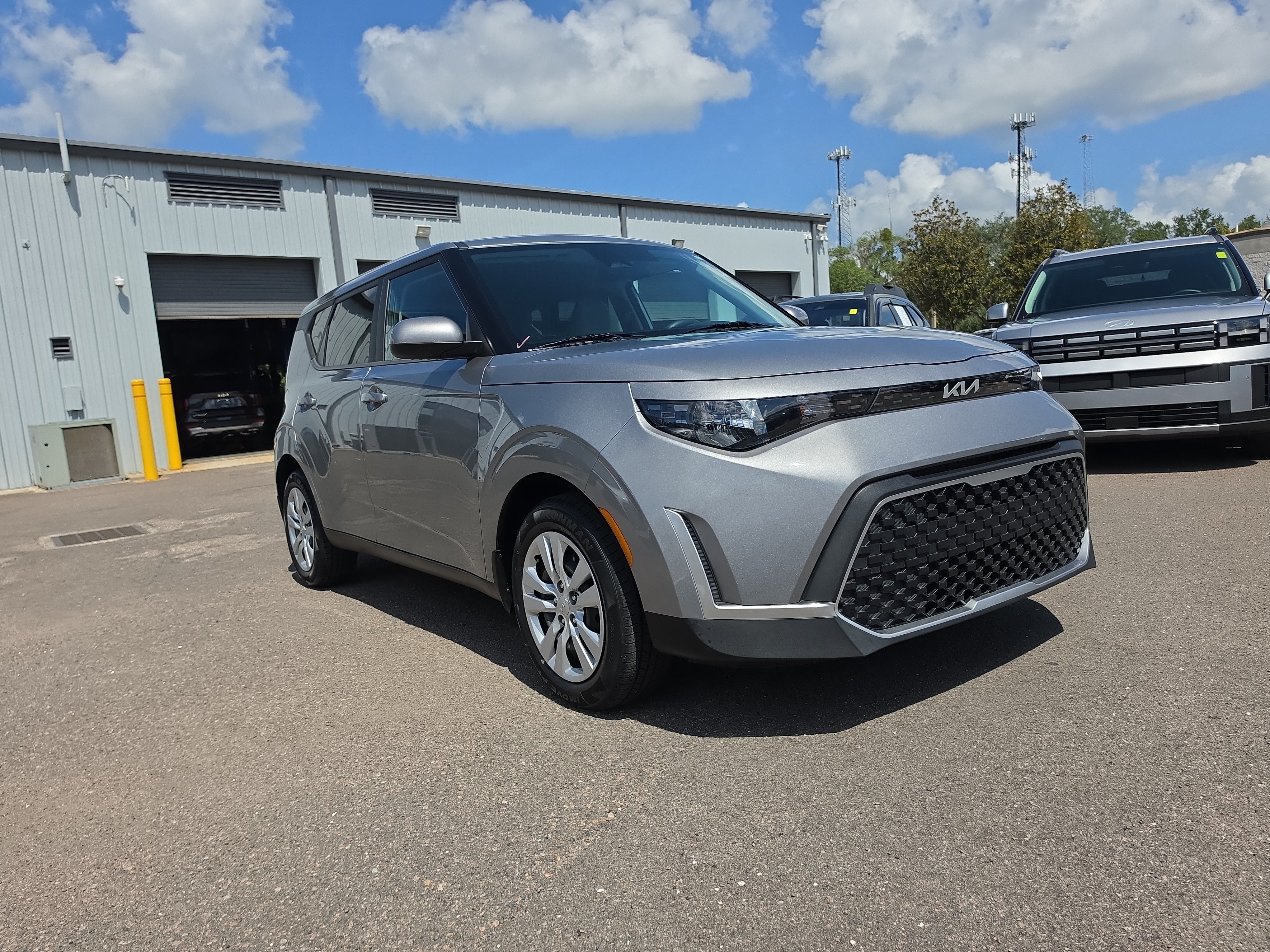 Certified 2024 Kia Soul LX FWD image 2