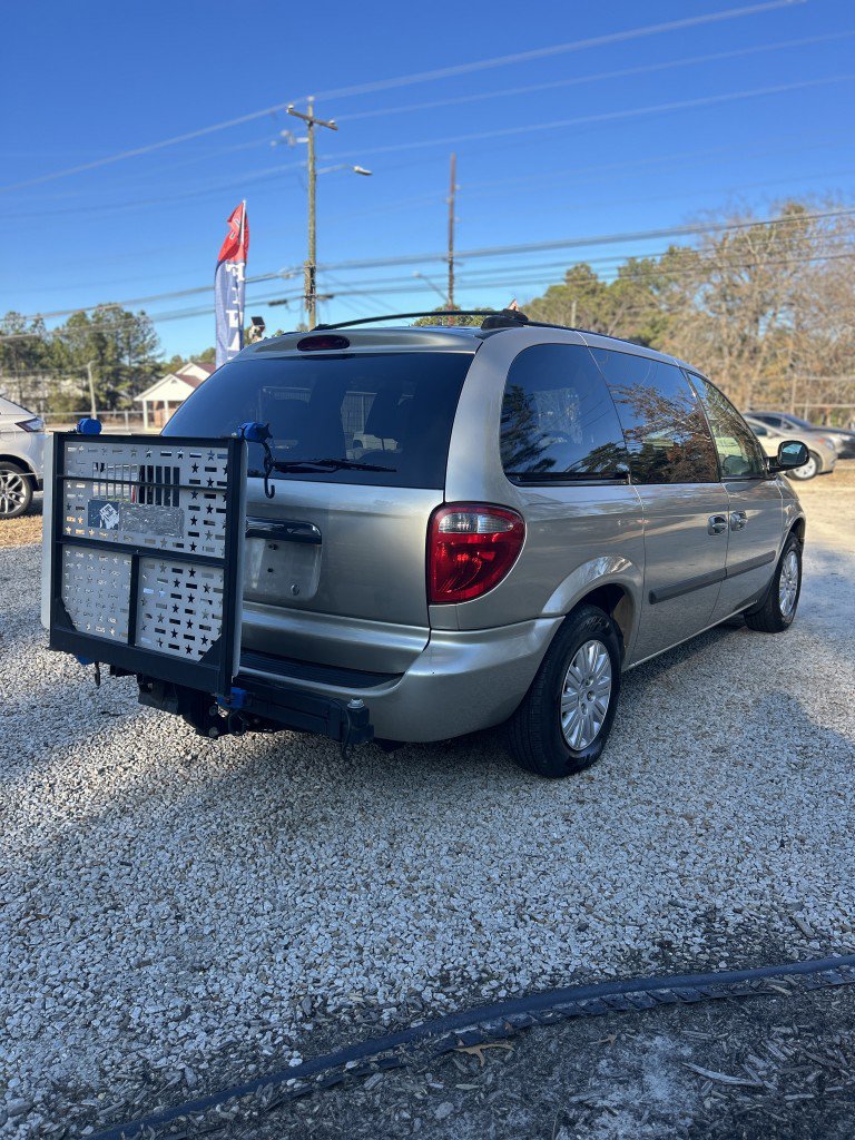 Used 2005 Chrysler Town & Country LX w/ Popular Equipment Group I image 3
