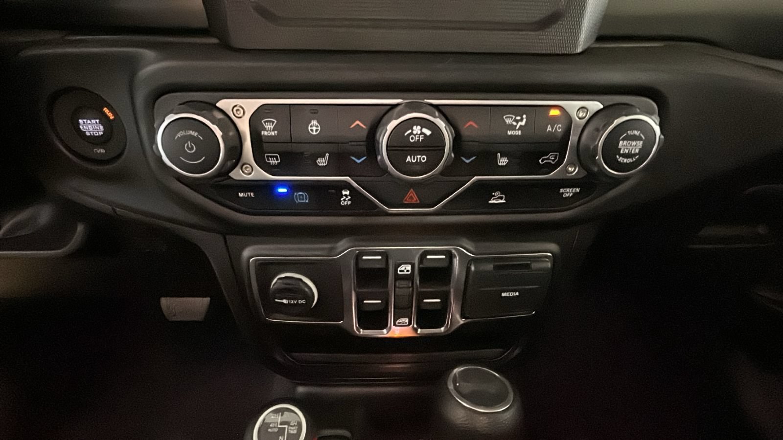 Used 2023 Jeep Wrangler Unlimited w/ Cold Weather Group AWD/4WD image 26