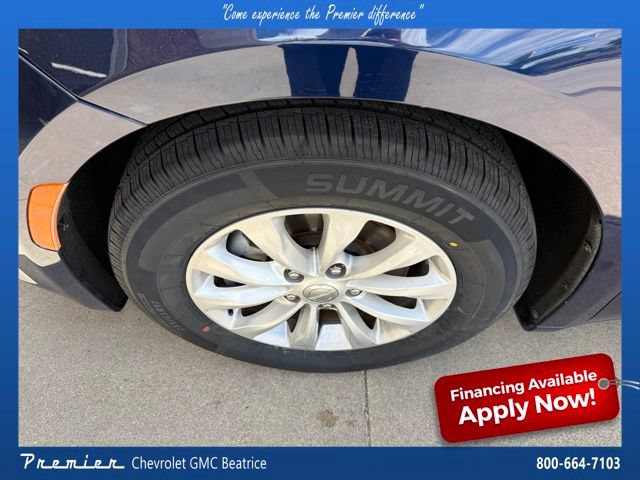 Used 2020 Chrysler Pacifica Touring-L FWD image 11