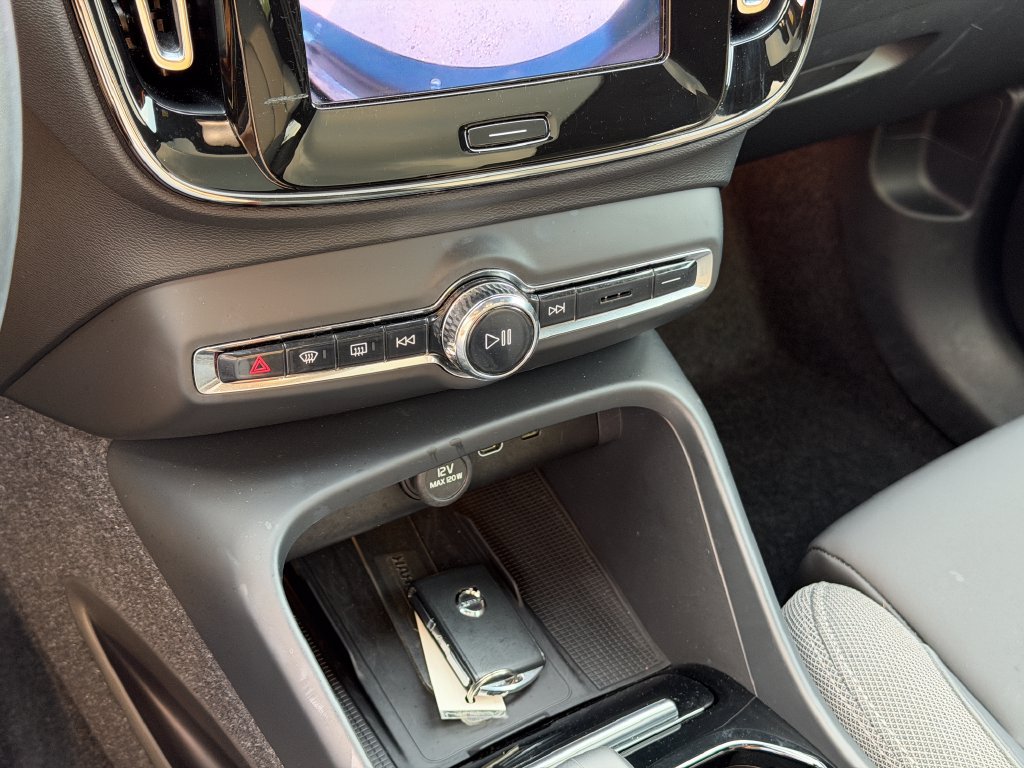 Certified 2023 Volvo C40 Recharge Core w/ Climate Package AWD/4WD image 19