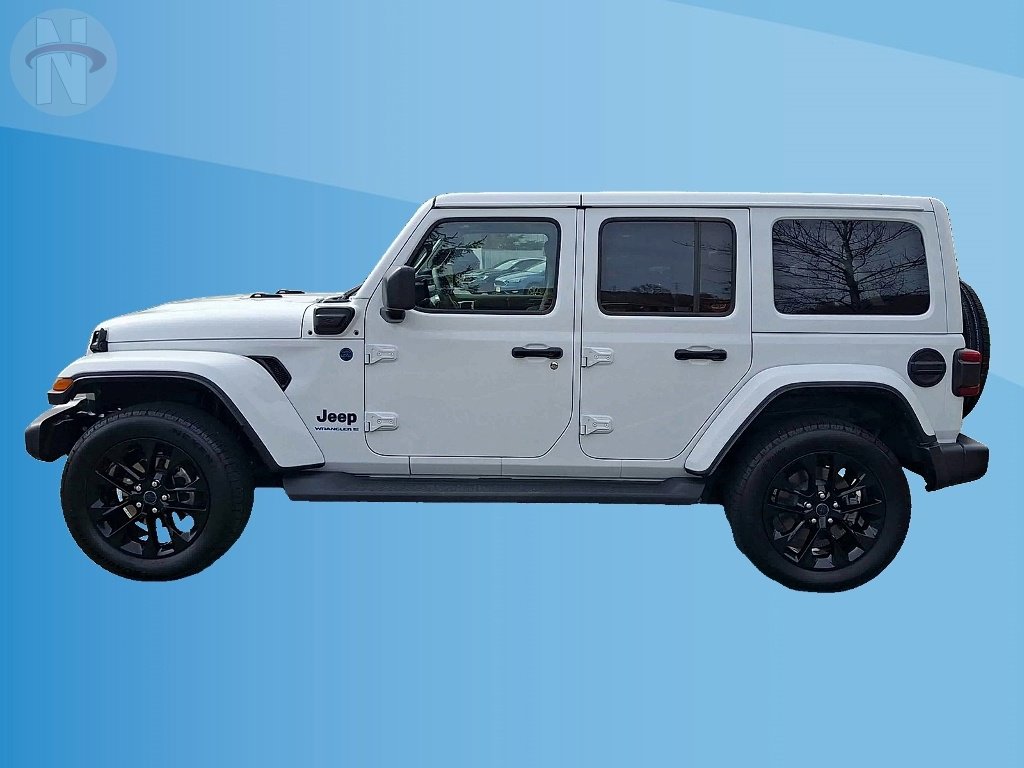 Used 2025 Jeep Wrangler Unlimited Sahara AWD/4WD image 5