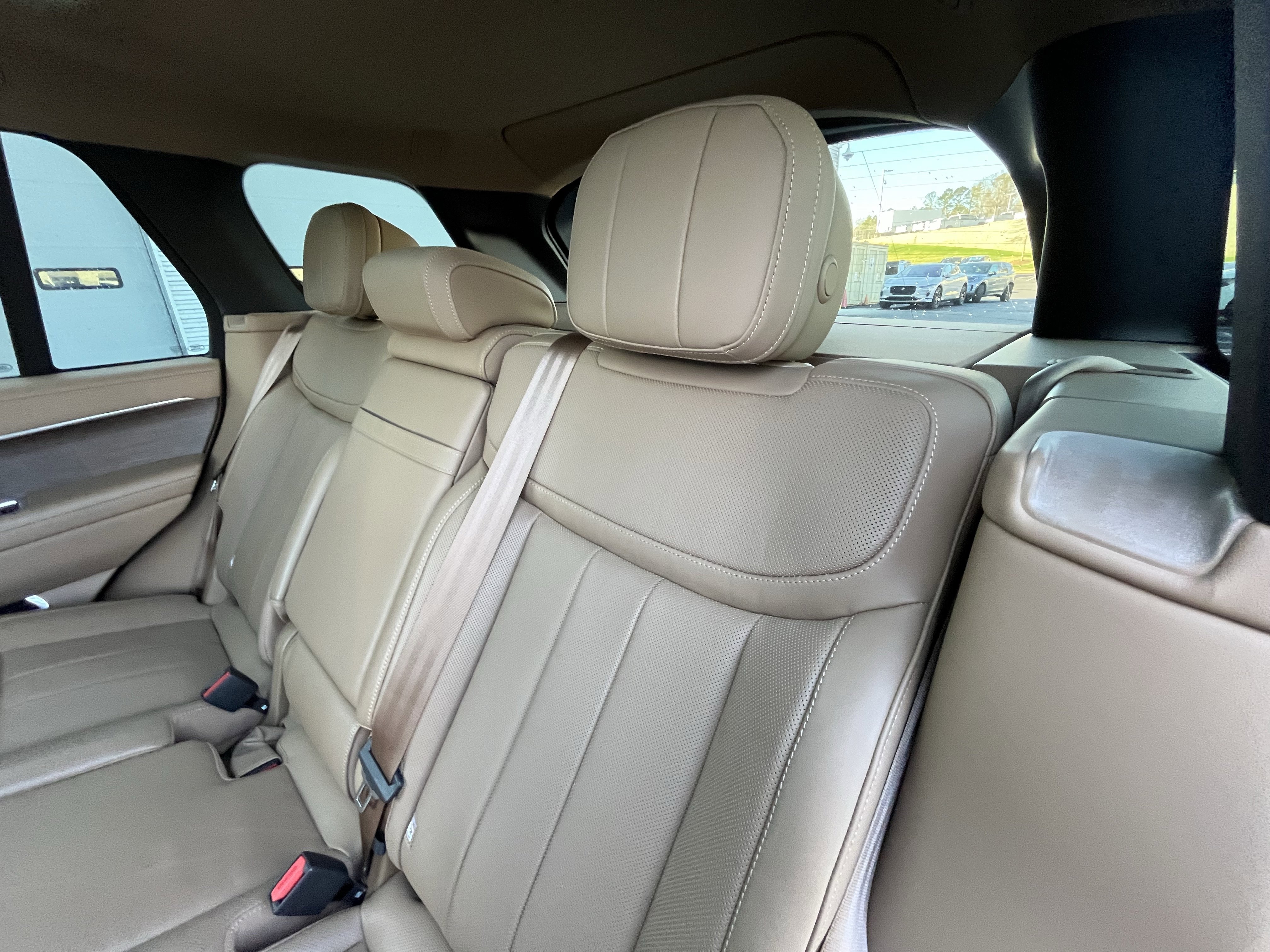 Certified 2023 Land Rover Range Rover SE image 28