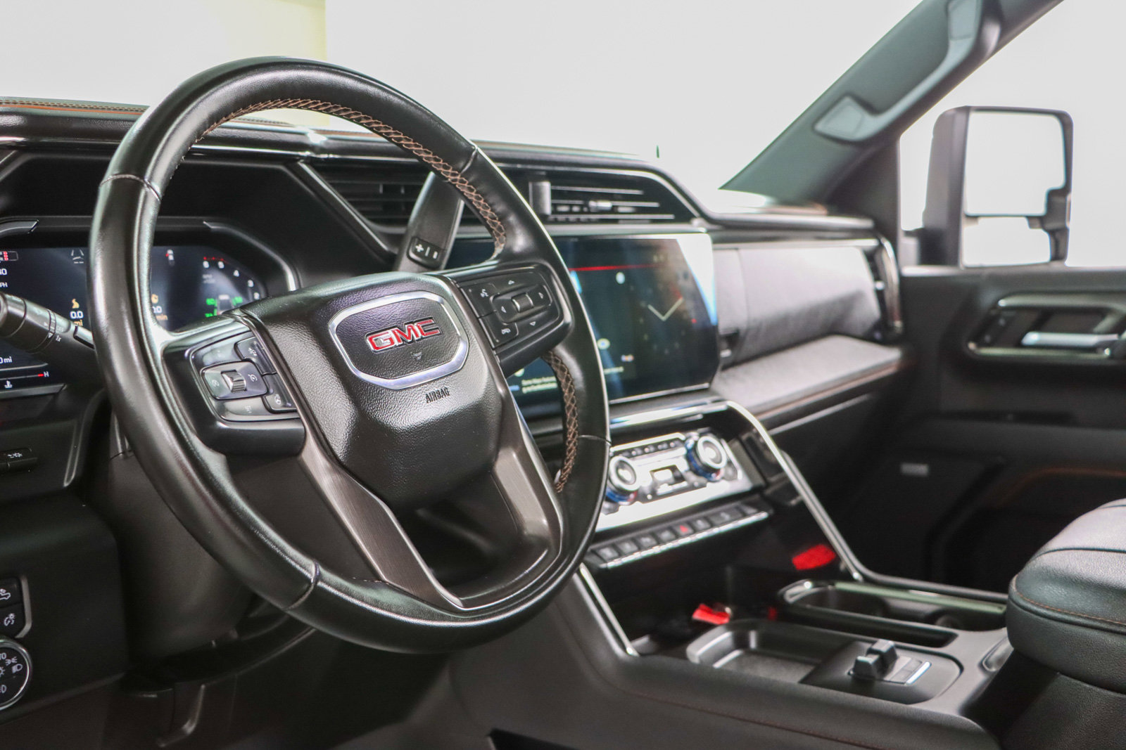 Used 2024 GMC Sierra 2500 AT4 w/ AT4 Premium Plus Package image 27