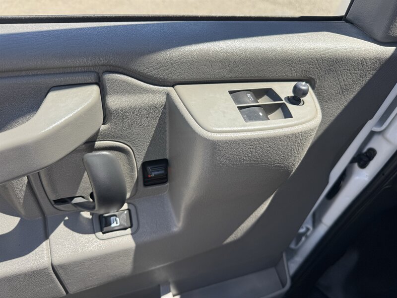 Used 2017 Chevrolet Express 2500 RWD image 23