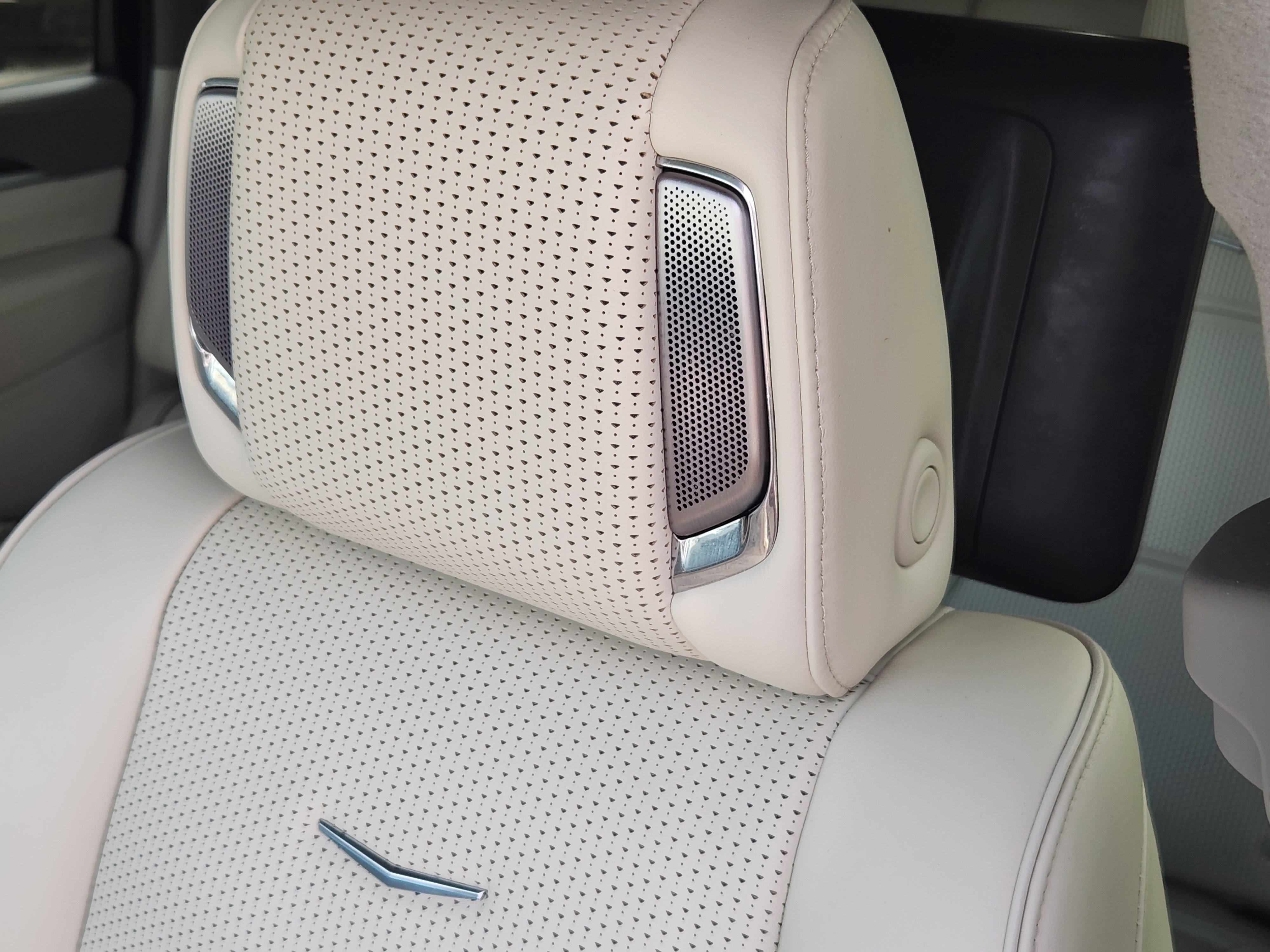 Used 2025 Cadillac Escalade ESV Sport Platinum image 18