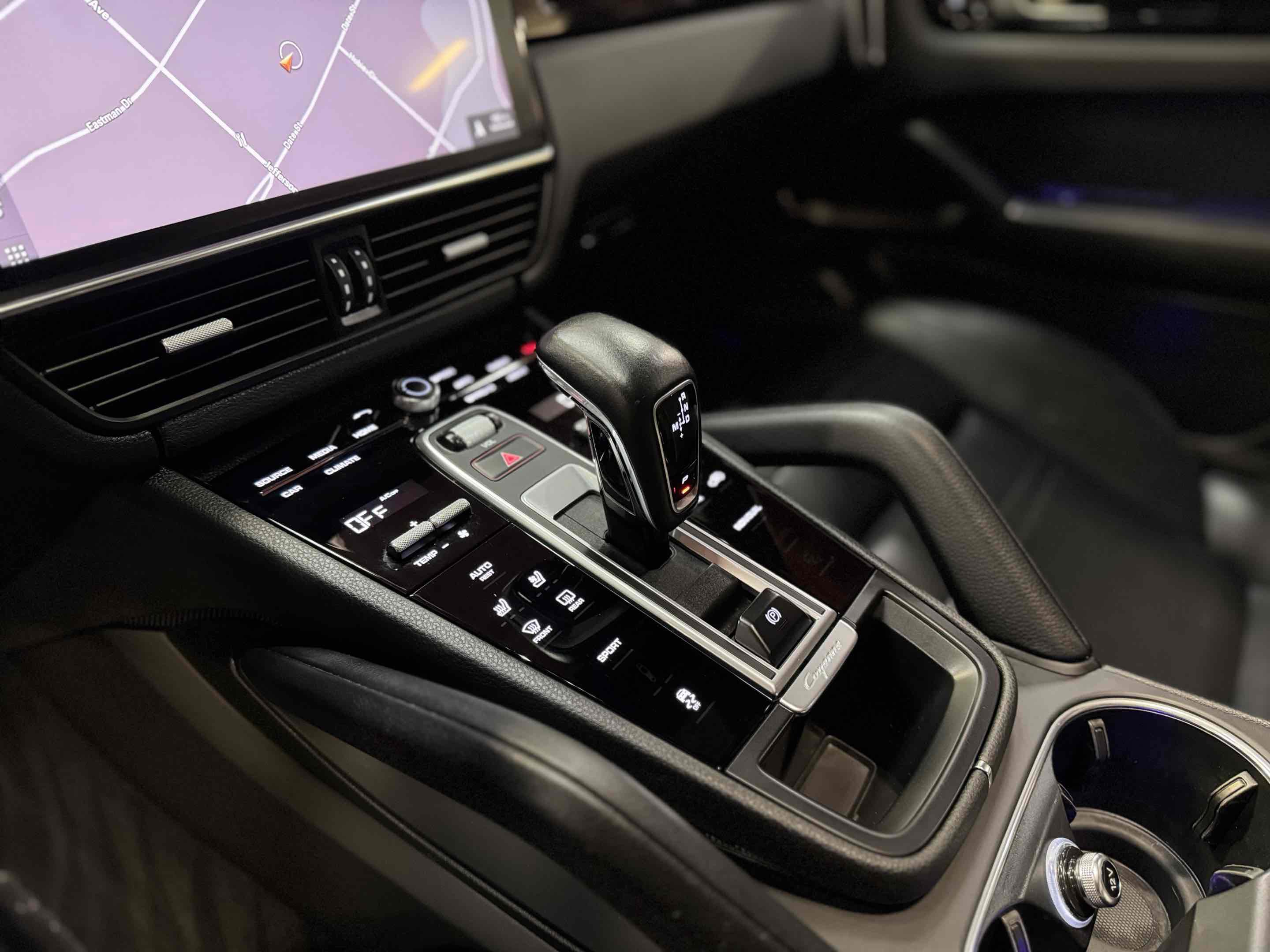 Used 2019 Porsche Cayenne w/ Premium Package AWD/4WD image 22