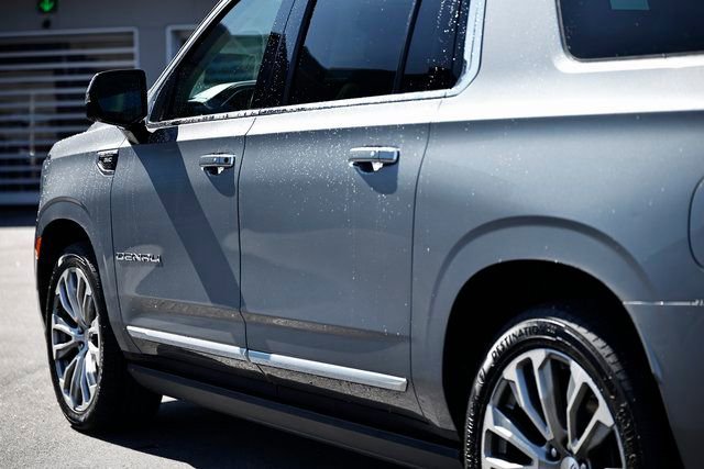 Used 2021 GMC Yukon XL Denali w/ Denali Ultimate Package image 8