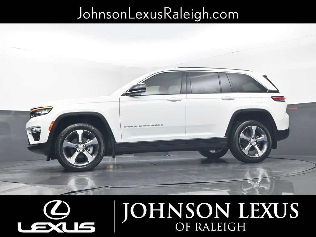 Used 2024 Jeep Grand Cherokee Limited w/ Luxury Tech Group II image 21