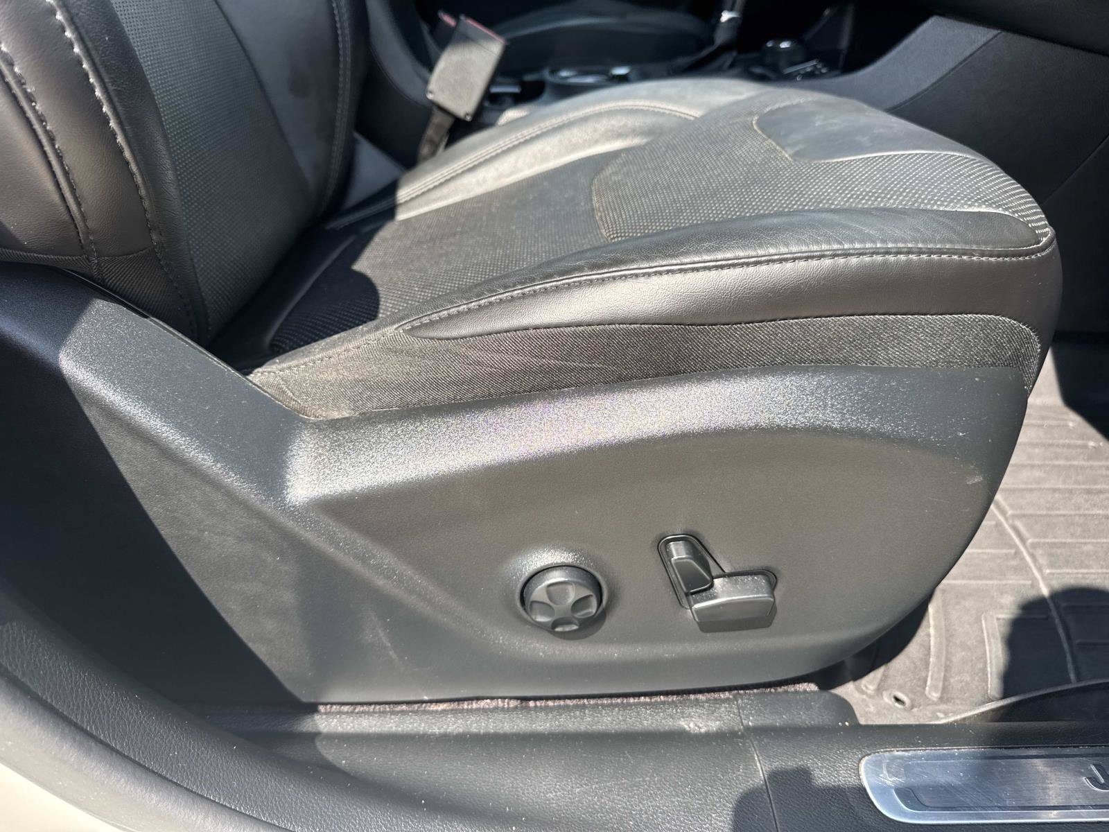 Used 2019 Jeep Cherokee Overland w/ Technology Group AWD/4WD image 13