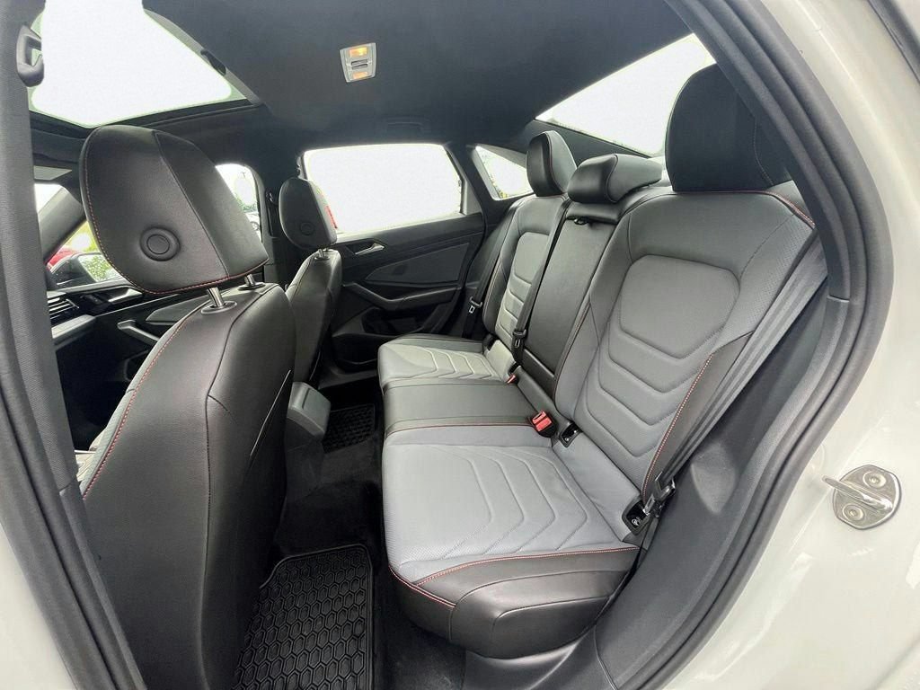 Certified 2025 Volkswagen Jetta GLI Autobahn w/ GLI Black Package FWD image 25