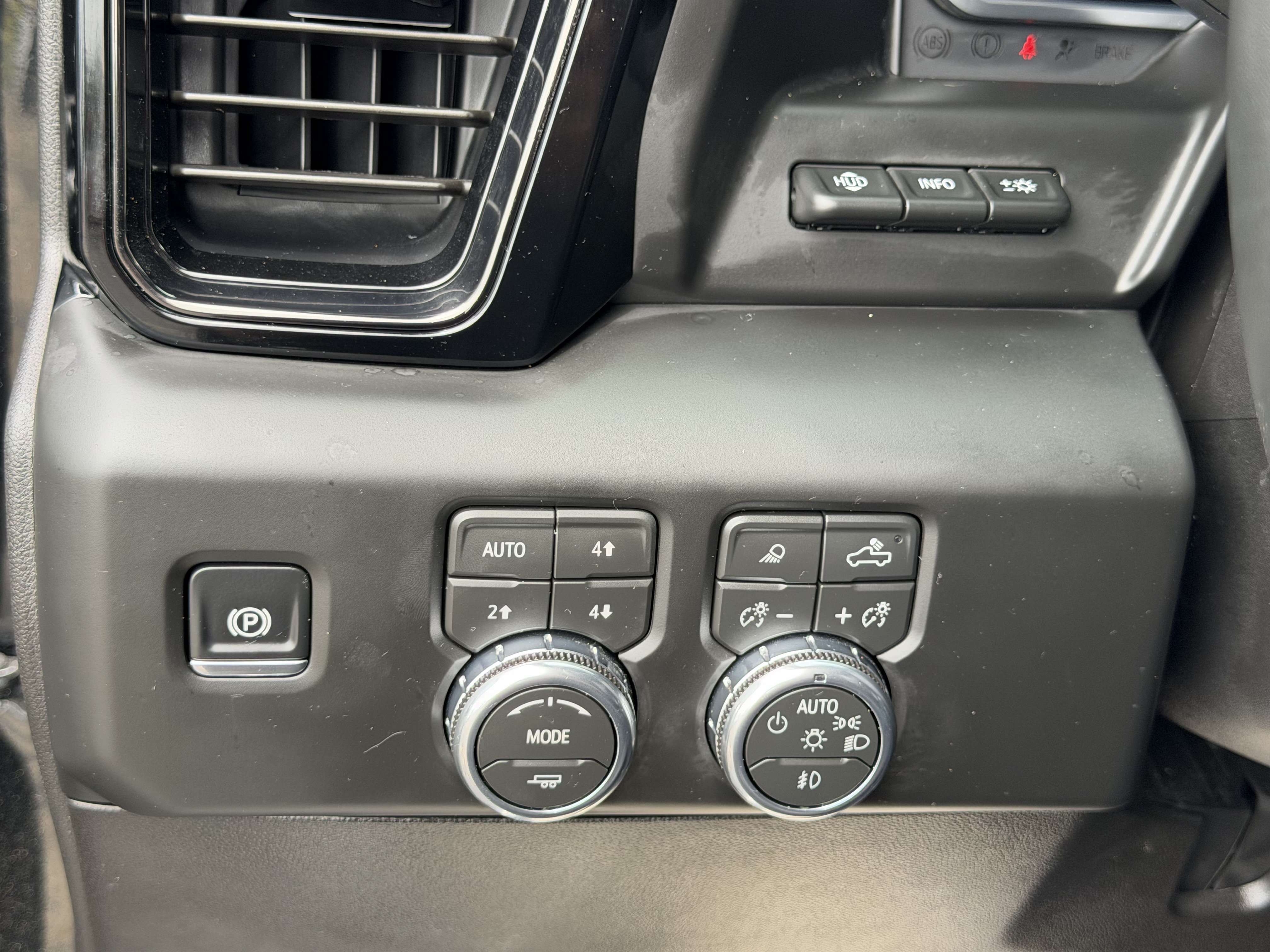 Used 2026 GMC Sierra 2500 AT4 w/ Technology Package AWD/4WD image 18