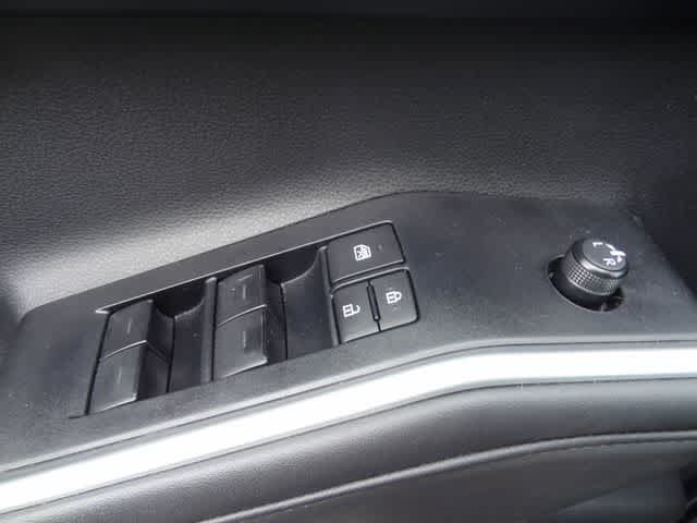 Certified 2025 Toyota Highlander LE FWD image 17