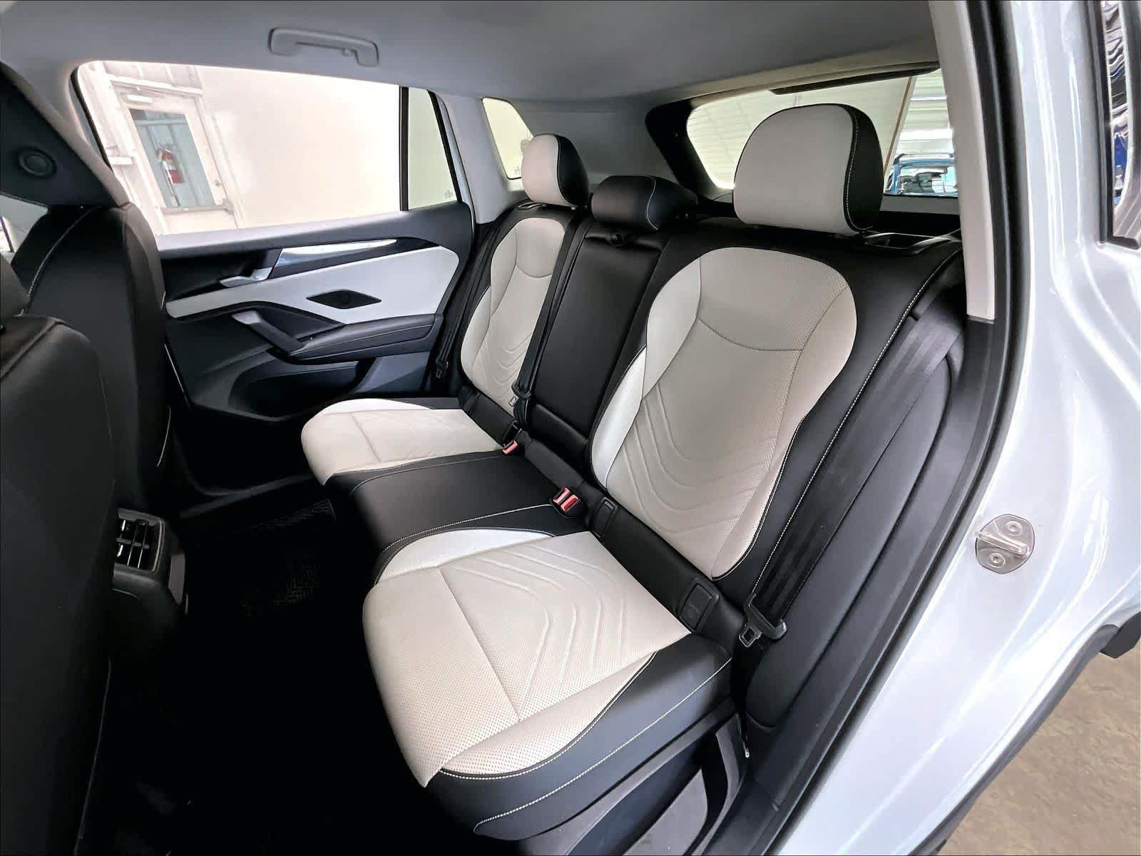 Certified 2025 Volkswagen Tiguan SE FWD image 27