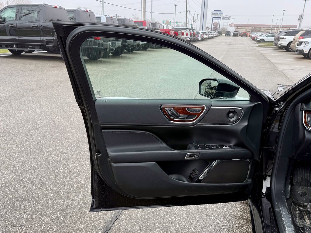 Used 2020 Lincoln Continental AWD w/ Premium Package image 12