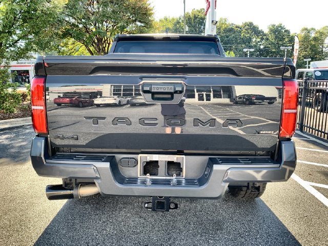 Used 2025 Toyota Tacoma SR5 AWD/4WD image 7