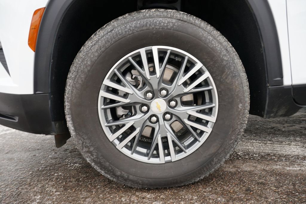 Used 2025 Chevrolet Traverse LT image 33
