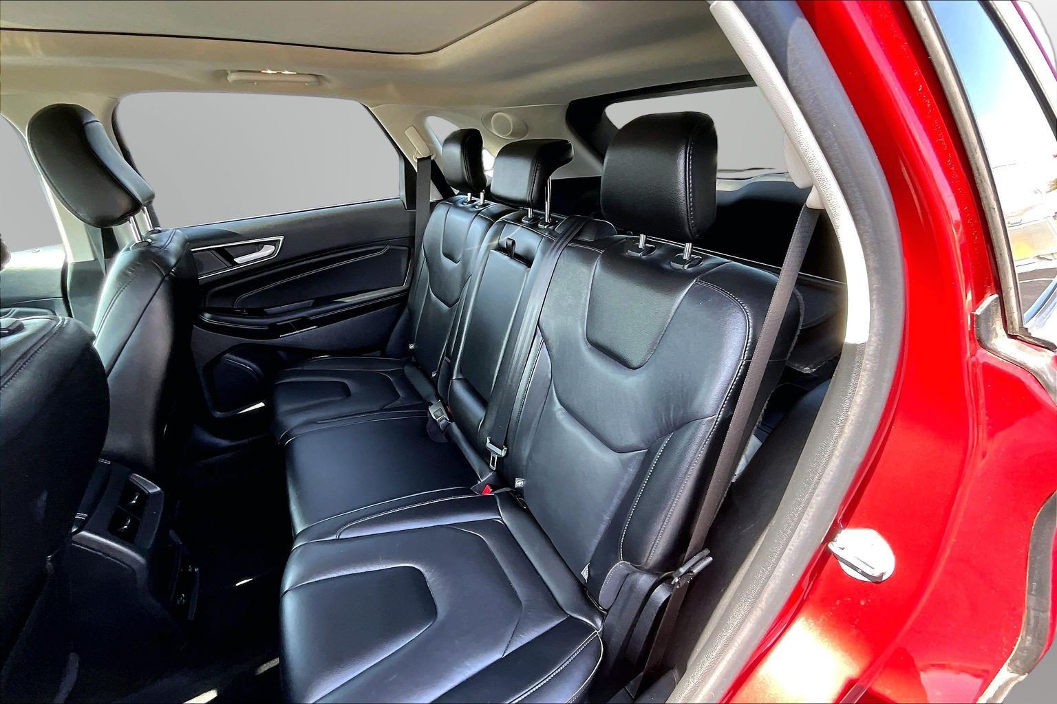 Used 2021 Ford Edge Titanium w/ Cargo Accessory Package AWD/4WD image 18