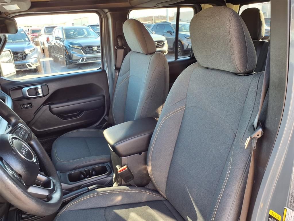 Used 2025 Jeep Gladiator Sport image 14