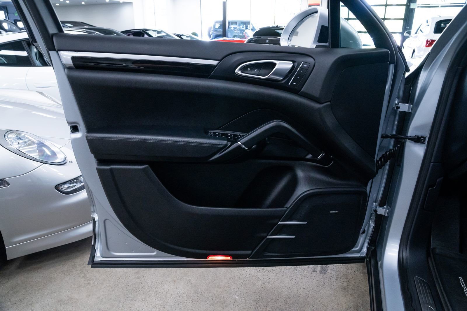 Used 2016 Porsche Cayenne AWD/4WD image 17