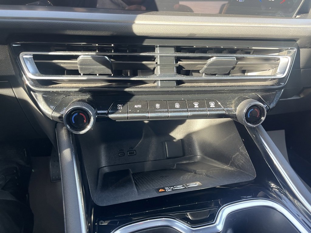 New 2025 Chevrolet Traverse LT w/ LPO, Floor Liner Package image 18