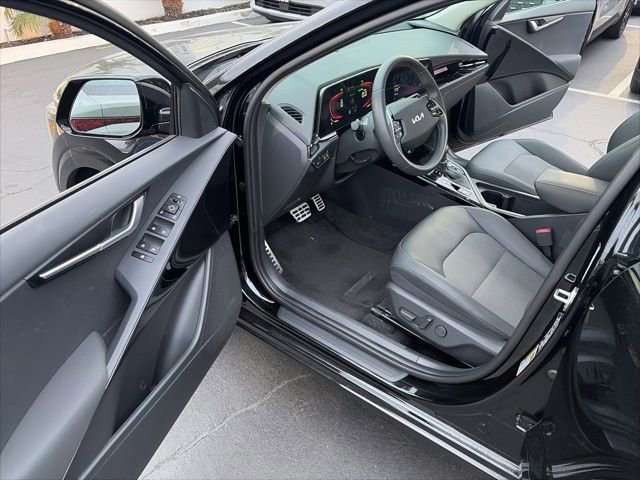 Certified 2025 Kia Niro EX Touring FWD image 11