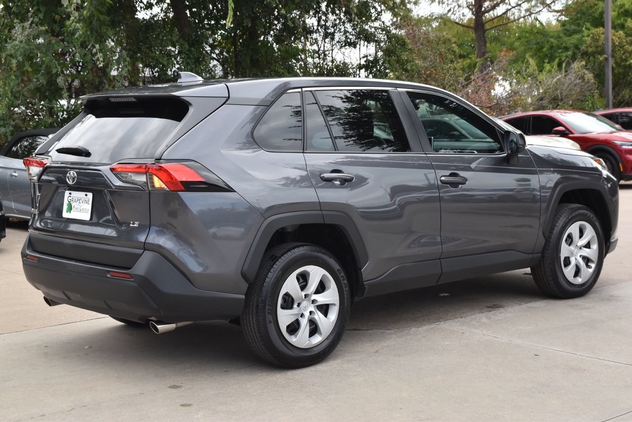 Used 2024 Toyota RAV4 LE FWD image 7
