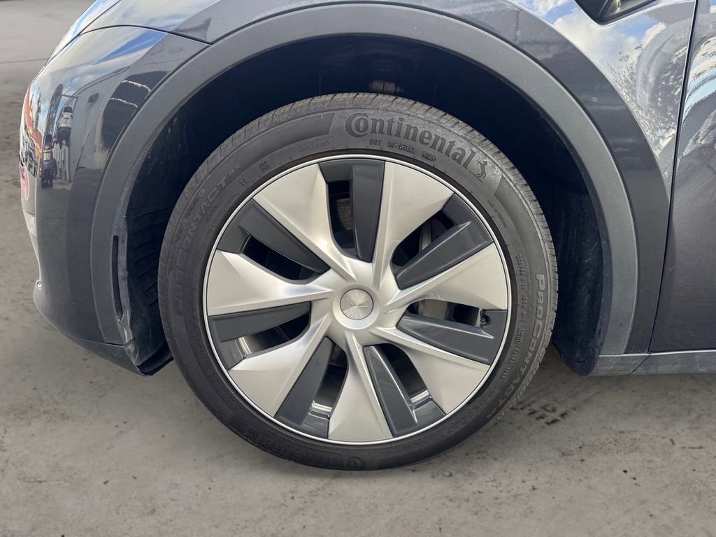 Used 2024 Tesla Model Y Long Range image 14