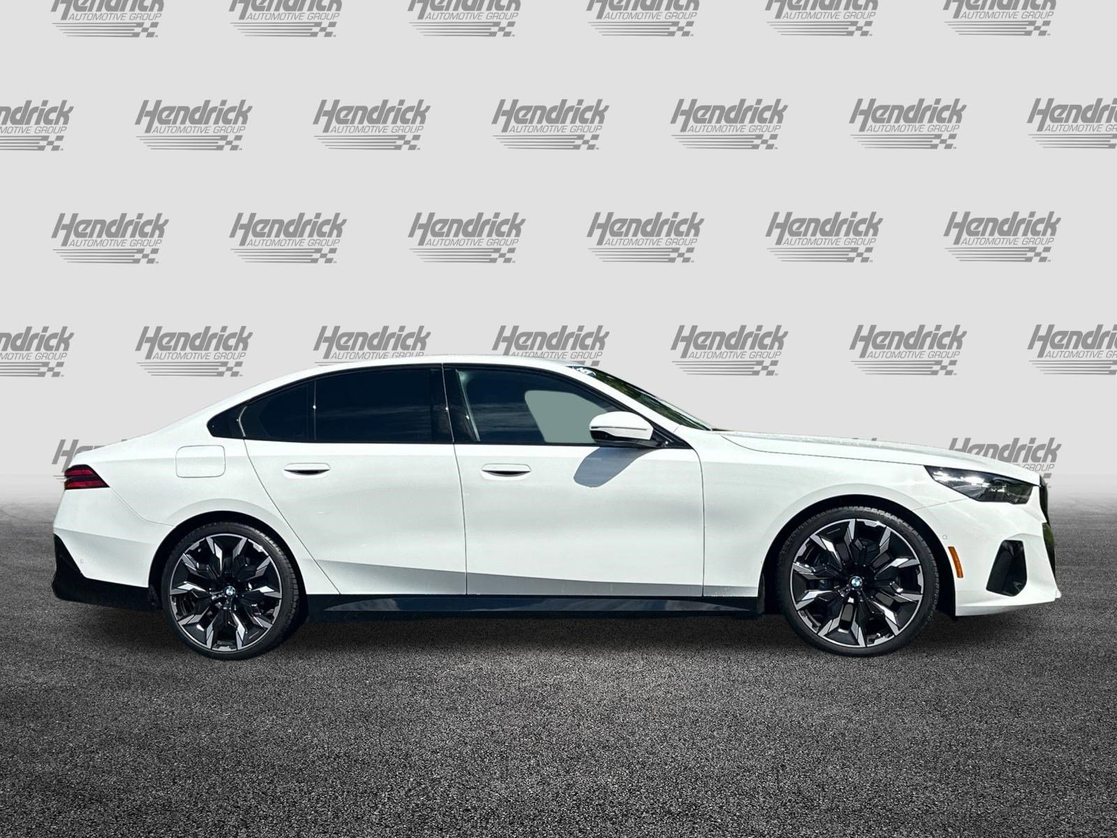 Used 2026 BMW 540i xDrive w/ M Sport Package AWD/4WD image 3
