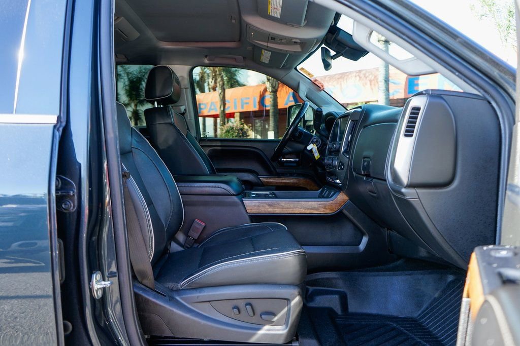 Used 2018 Chevrolet Silverado 3500 High Country w/ Duramax Plus Package image 44