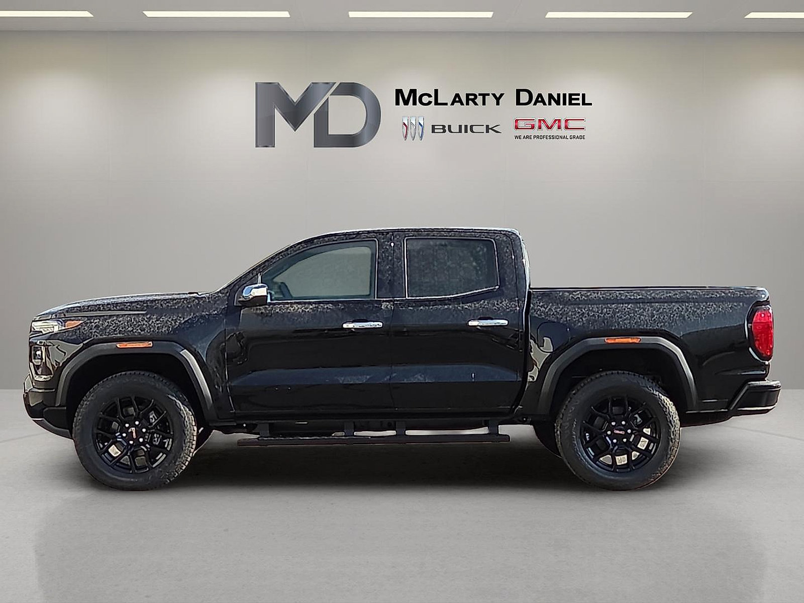 New 2026 GMC Canyon Denali w/ LPO, Denali Black Edition AWD/4WD image 3