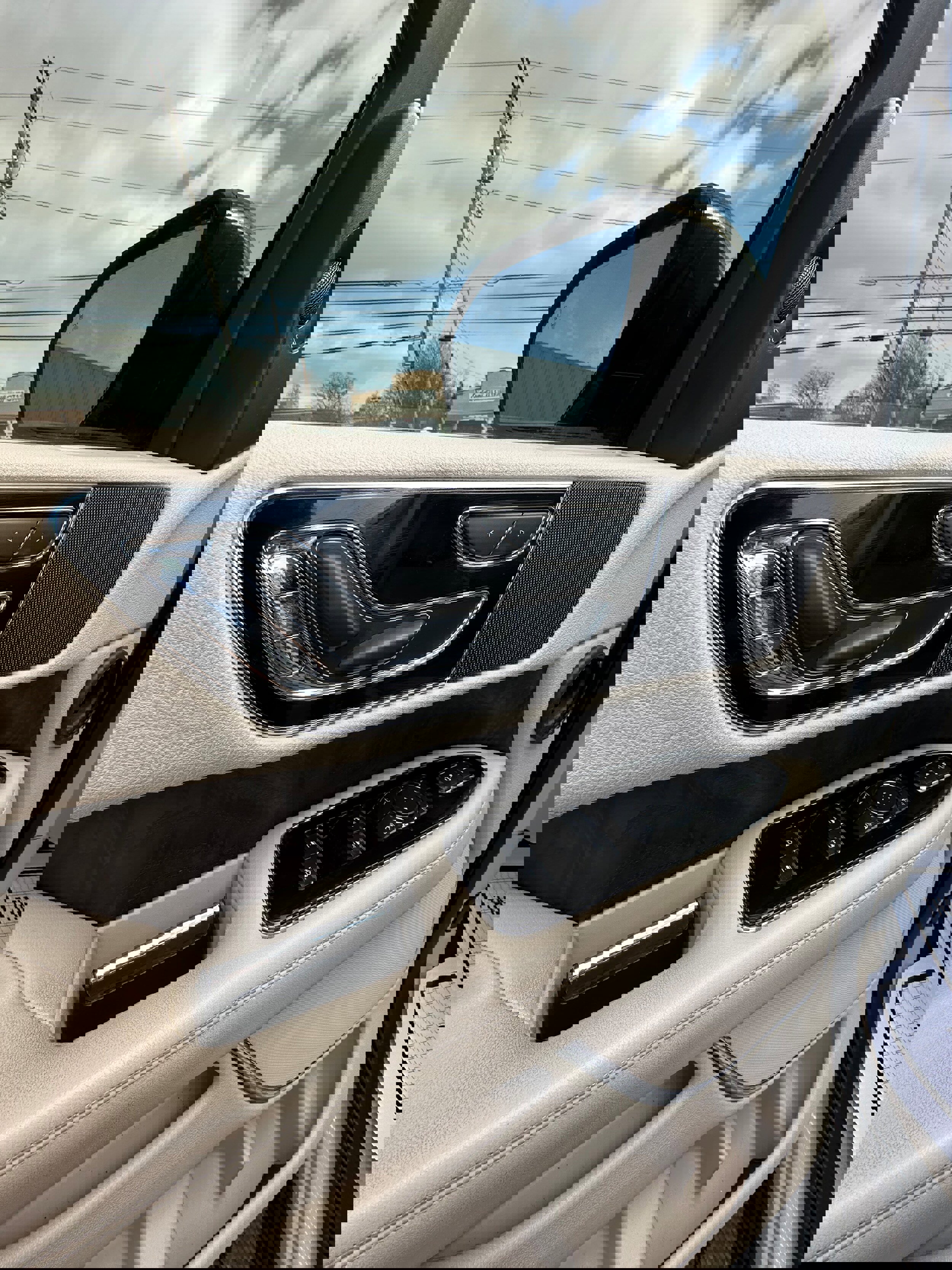 Used 2019 Lincoln Navigator Premiere image 12