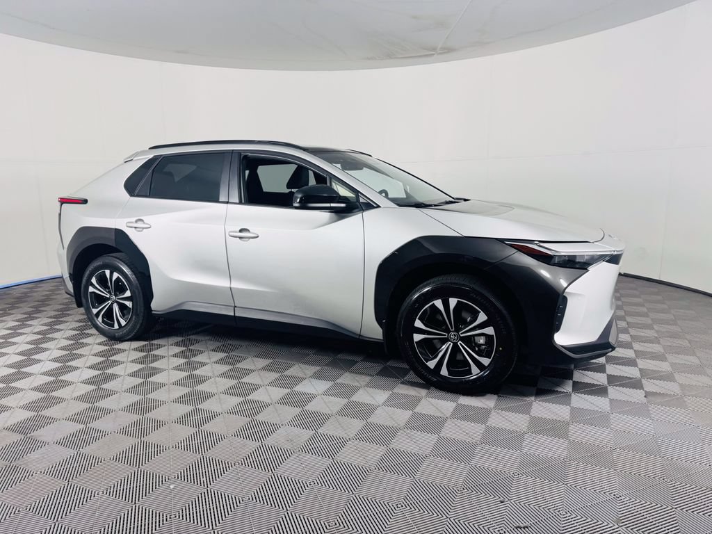 Used 2024 Toyota bZ4X XLE w/ Weather Package AWD/4WD image 2