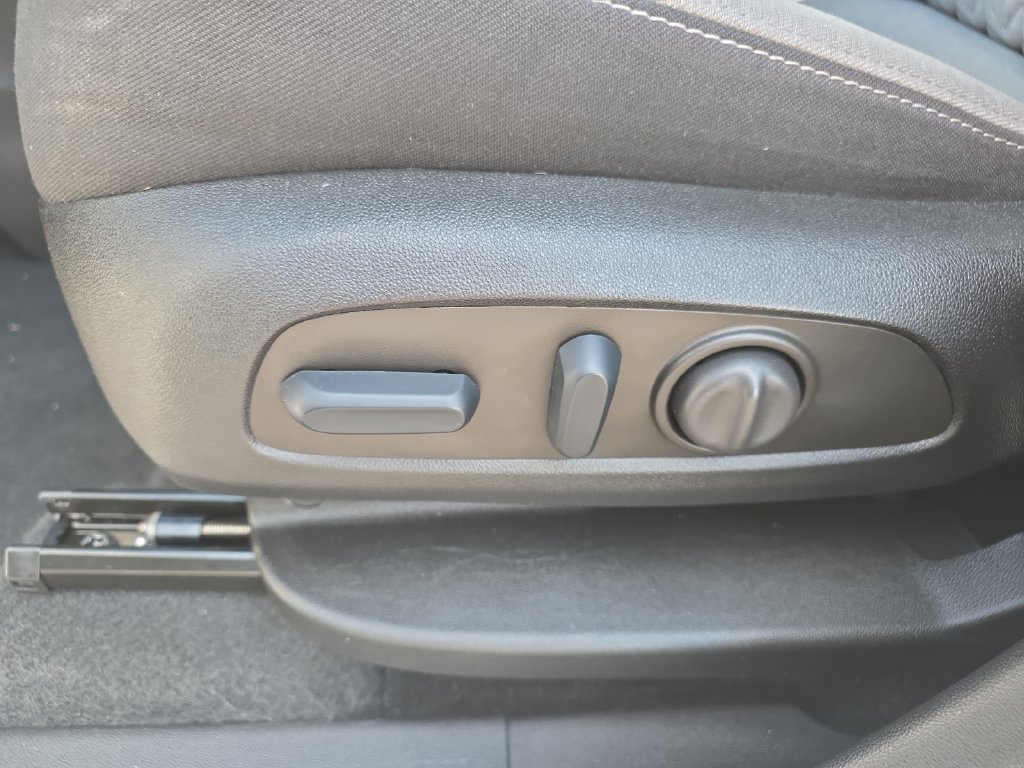 Used 2023 Chevrolet Equinox LS AWD/4WD image 25