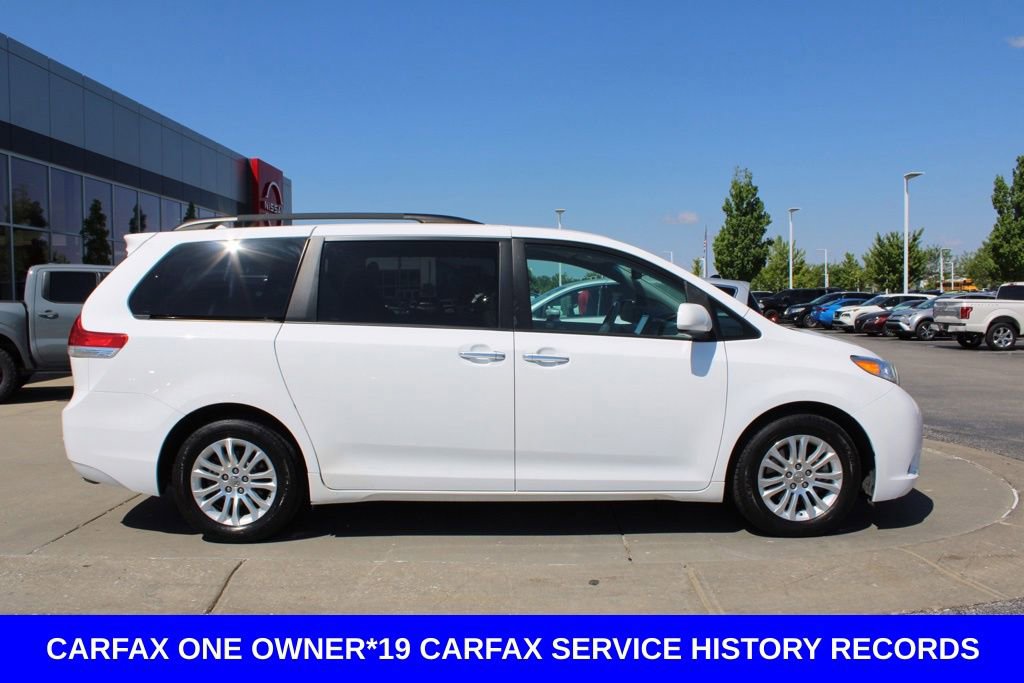 Used 2014 Toyota Sienna XLE w/ XLE Premium Package FWD image 6