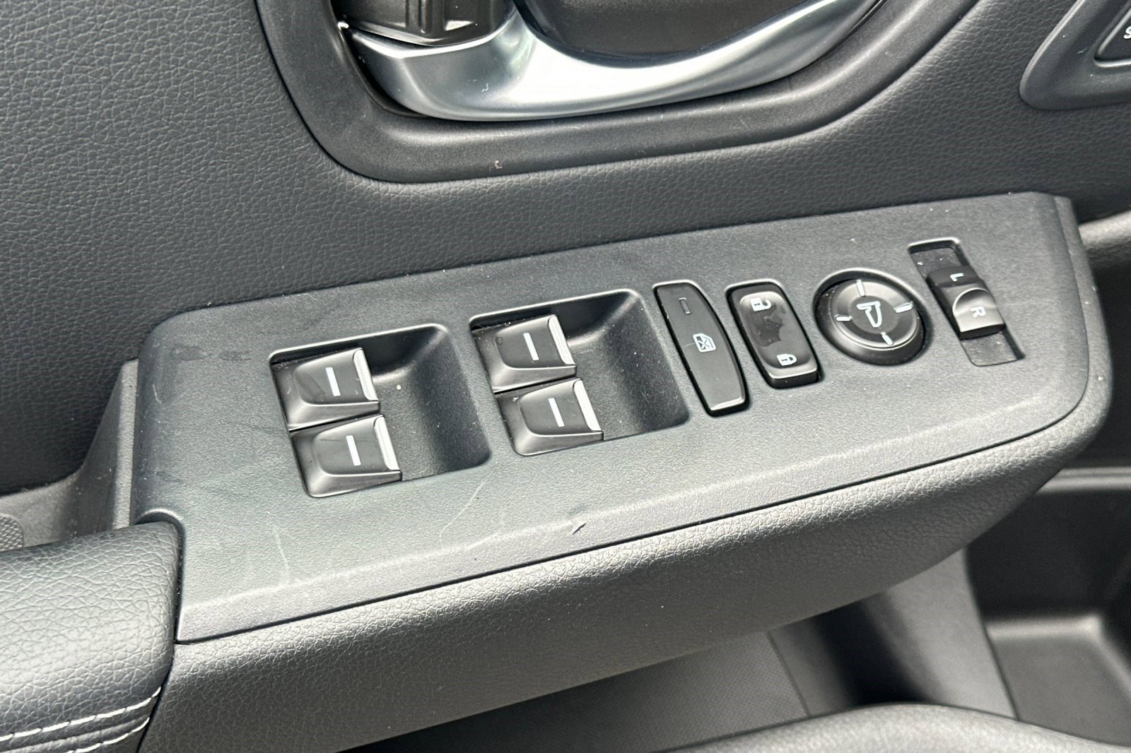 Used 2024 Honda Pilot Touring image 13