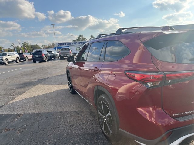 Used 2022 Toyota Highlander XSE image 3