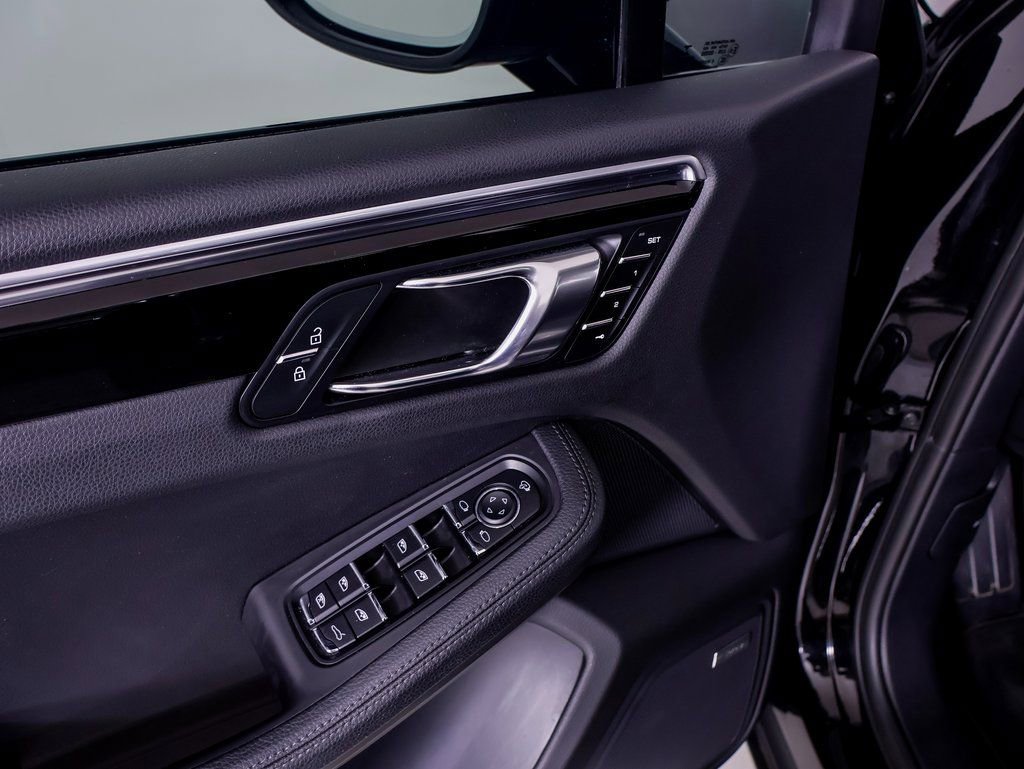 Certified 2023 Porsche Macan S image 28