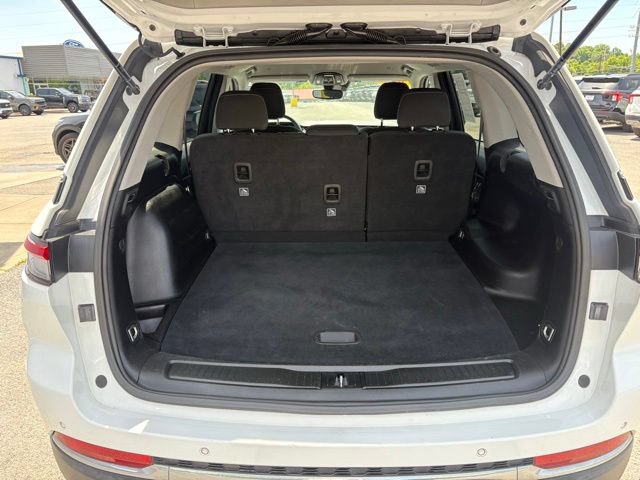Used 2023 Jeep Grand Cherokee Laredo AWD/4WD image 26