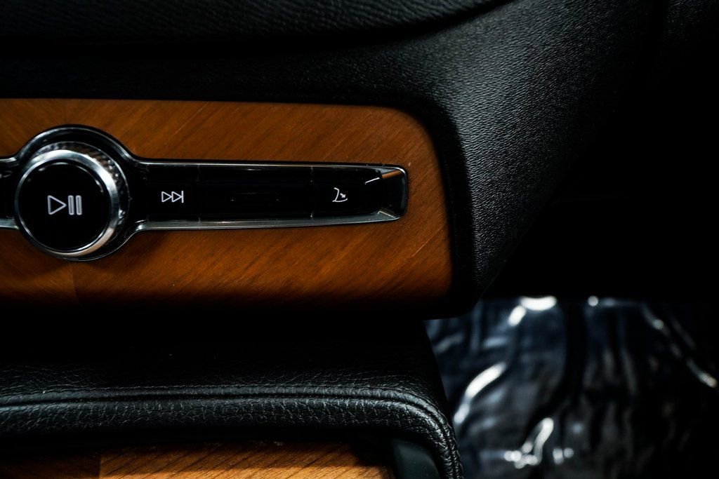 Used 2021 Volvo XC90 T8 Inscription Expression w/ Climate Package image 23