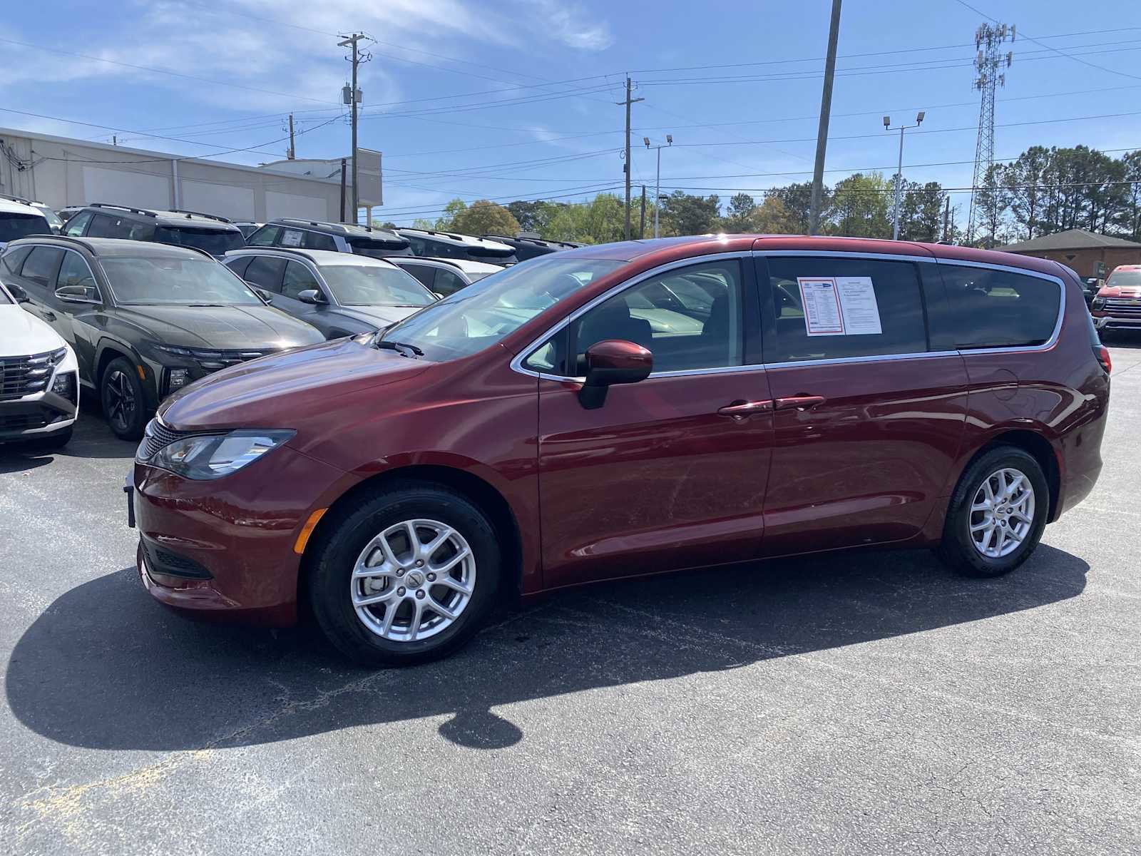 Used 2023 Chrysler Voyager LX image 9