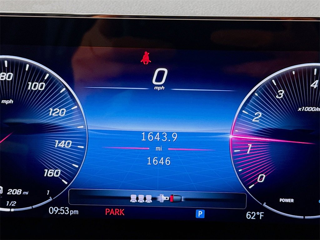 Used 2025 Mercedes-Benz GLB 250 4MATIC image 13