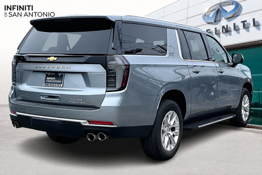 Used 2025 Chevrolet Suburban Premier AWD/4WD image 2