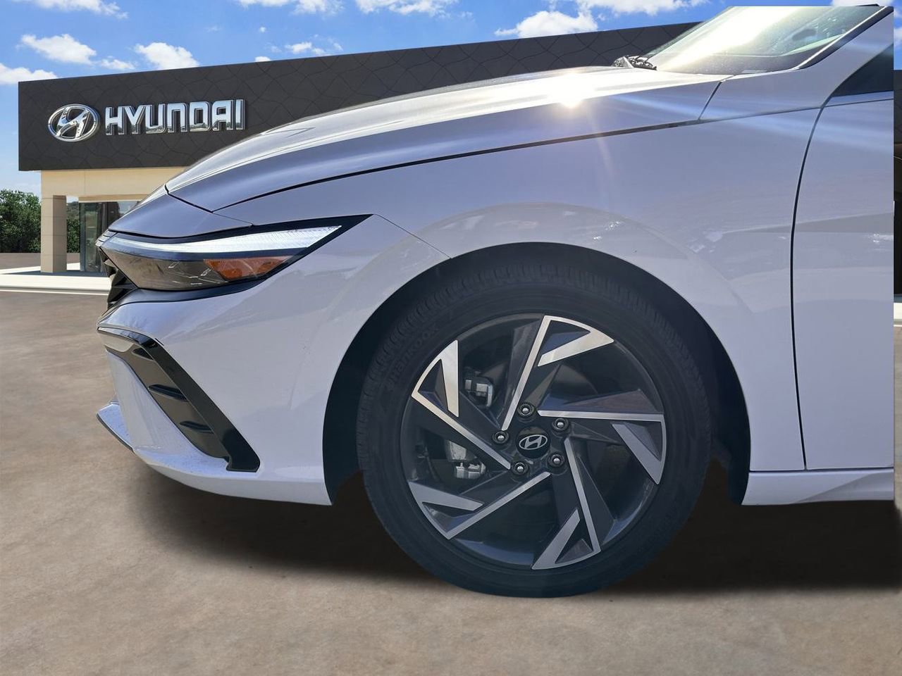 Certified 2025 Hyundai Elantra Limited image 6