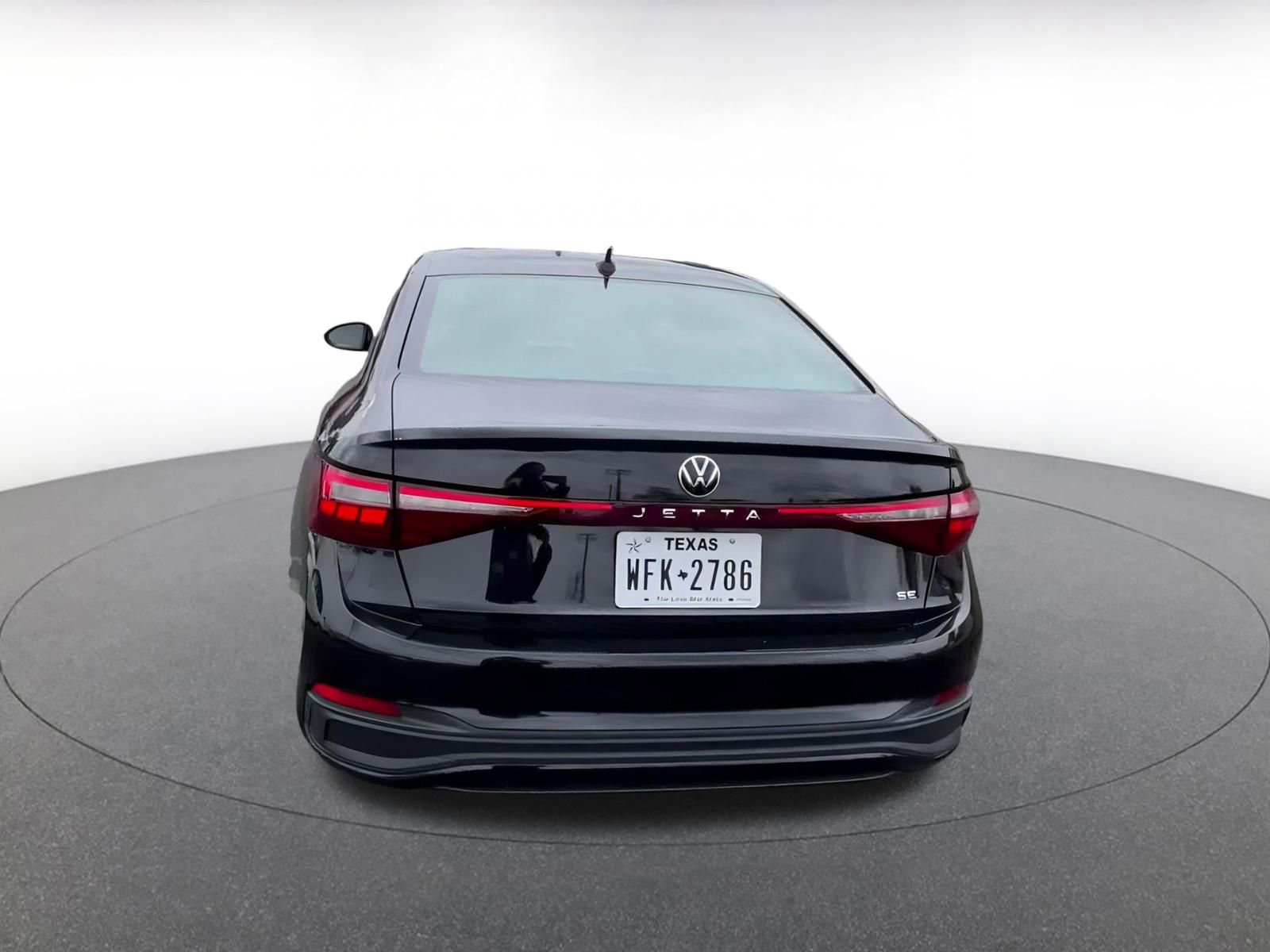 Used 2025 Volkswagen Jetta SE image 12